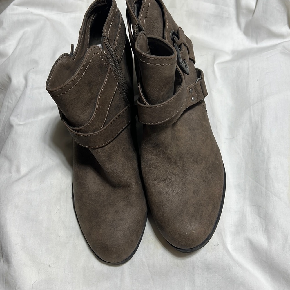 Ankle boot heels